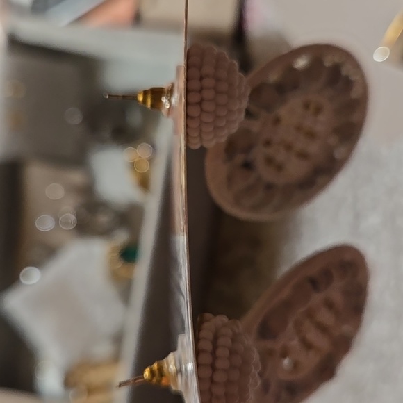 Elegant White and Brown Earrings Set of 2 - Picture 10 of 17